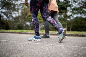 Kinolarda ogil bolalarni kaltaklash Kinolarda ogil bolalarni kaltaklash