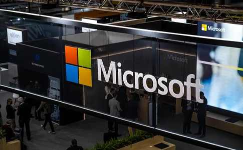 Microsoft  яна минглаб одамларни ишдан бўшатмоқчи