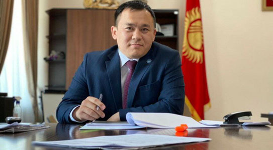 Qirg‘izistonda hokim va yana ikki mansabdor majlis vaqtida hibsga olindi