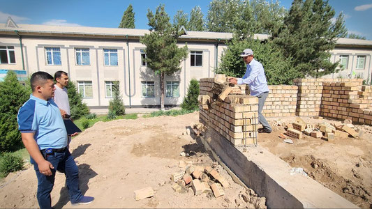 Samarqandda sifatsiz qurilayotgan maktablar buzib tashlandi