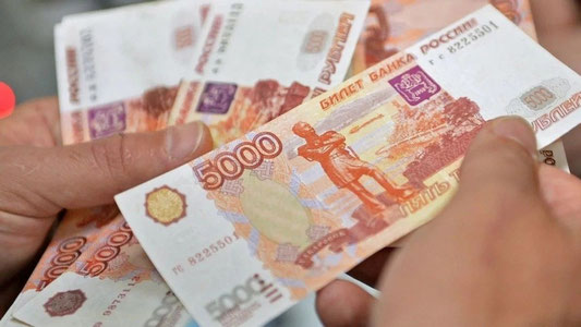 Россияда муҳожирларнинг хорижга пул ўтказмалари чекланиши мумкин