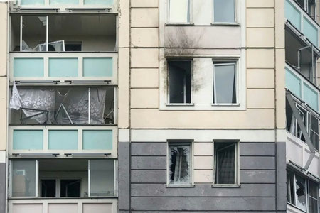 Ukraina dronlari hujumi sababli Moskva osmoni yopildi, yuzlab parvozlar bekor qilindi
