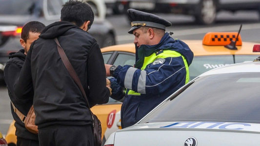 Rossiyada ayrim kasblar uchun muhojirlarga rus tili talabi kuchaytirildi