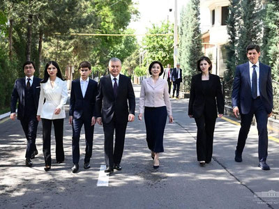“Institut kichik xodimidan davlat rahbarligigacha” O‘zbekiston Prezidenti 68 yoshni qarshi oldi