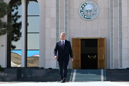 Шавкат Мирзиёев Туркманистонга жўнаб кетди
