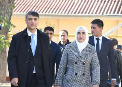 “Jennifer Lopezning kiyimlariga indamadik, ro‘mol o‘raganlarga ham tegmaylik” — Alisher Qodirov