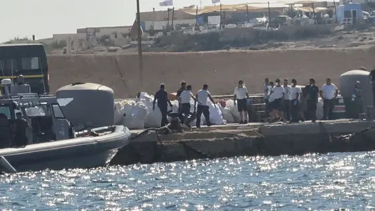 Italiya qirg‘oqlari yaqinida yuzlab migrantlar bo'lgan qayiq ag‘darilib ketdi