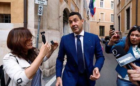 Salvini: “Makronning o‘zi dubulg'a kiyib, Ukrainaga borsin”