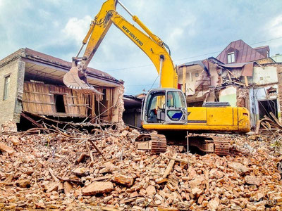 Namanganda 6 yil oldin uyi buzilgan fuqaro kompensatsiya oldi