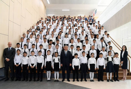 Shavkat Mirziyoyev maktab o‘quvchilari va ustozlarni yangi o‘quv yili bilan tabrikladi