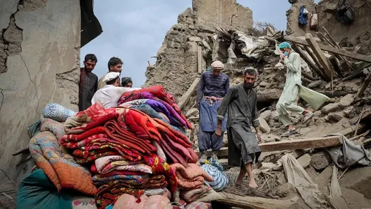 Afg‘onistonda zilzila vayronalari ostida qolgan ayollar qutqarilmayapti - The New York Times