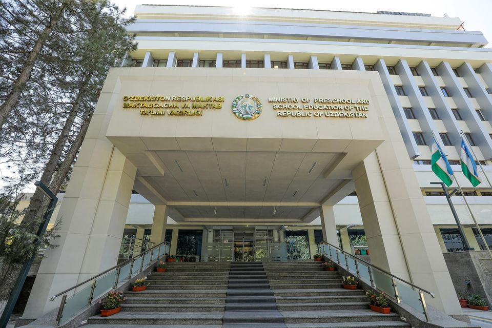 Qattiq sikilgan tomosha qiling