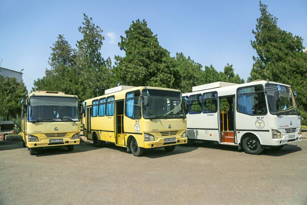 Avtobusda etagim ostida qollar