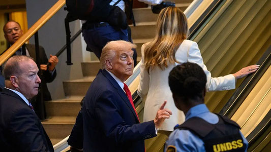 АҚШда Трамп ва Мелания фойдаланаётган эскалатор тўхтаб қолиши юзасидан тергов бошланди