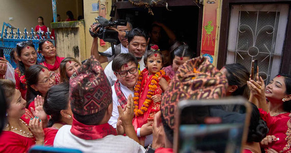 Nepalda ikki yoshli qiz “tirik ma’buda” sifatida tanlandi