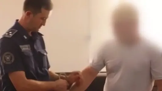 Сирдарёда ўғил отасини уйидан ҳайдагани учун 5 суткага қамалди