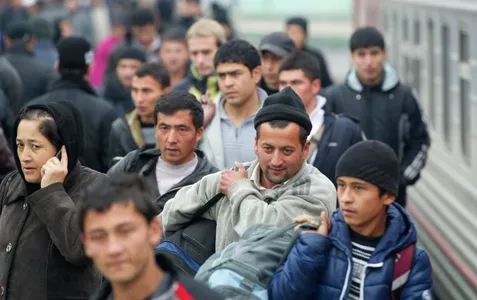Rossiyaga muhojirlarni sug‘urta polisi va tibbiy ma’lumotnoma bilan kiritish tizimi taklif etildi