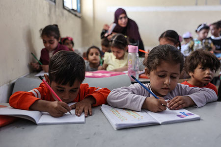 2 yillik urushdan so‘ng G‘azoda maktablar qayta ochilmoqda