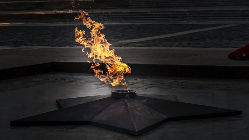 Trans ayol bir vaqtning ozida eri va xotinini sikayotgani videosi Porno aktrisani qanday suratga olish kerak