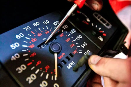 Ўзбекистонда юриш масофаси ўзгартирилган автомобилларни сотганлик учун жарима белгиланиши мумкин