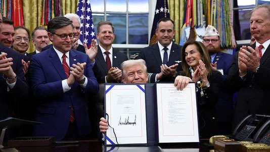 АҚШ тарихидаги энг узоқ шатдаун расман якунланди