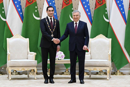 Shavkat Mirziyoyev Turkmaniston Prezidentini “Oliy Darajali Do‘stlik” ordeni bilan taqdirladi