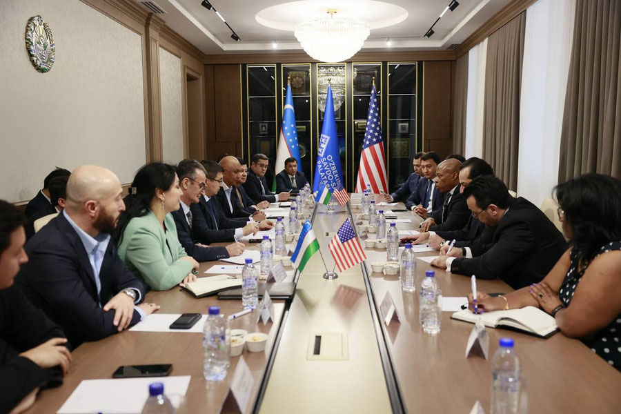 Нью-Ёрк мери Эрик Адамс Ўзбекистонга келди