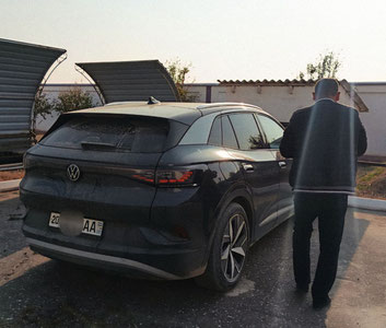 Sirdaryoda soliqdan qarzdor fermerning mashinasi xatlandi