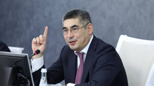 “Boshqa davlatlardan orqada qolyapmiz” — Sherzod Kudbiyev uy qurish sur’atlarini tanqid qildi