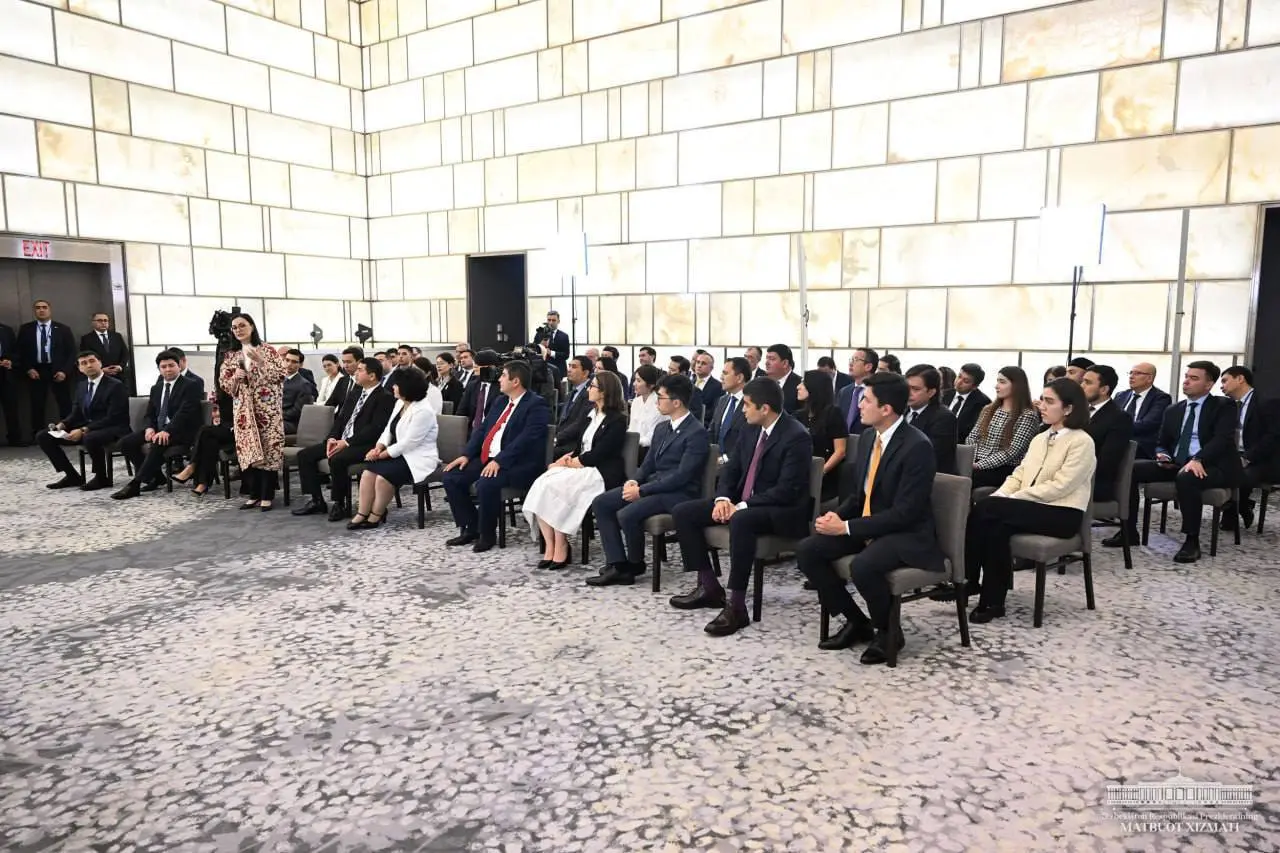 Mirziyoyev AQSHda «El-yurt umidi» jamg‘armasi stipendiatlari bilan uchrashdi — foto